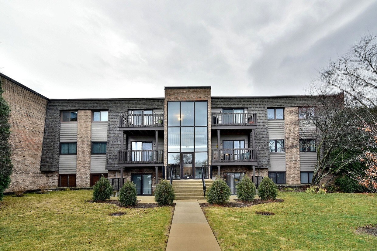 1444 Stonebridge Cir, Wheaton, IL 60189 Condo for Rent in Wheaton, IL