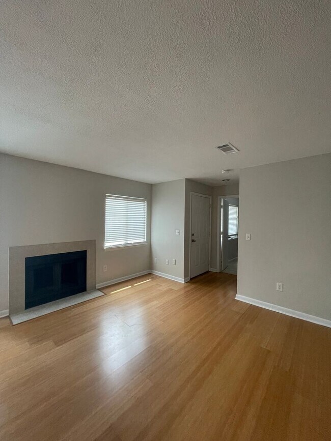 Foto del edificio - Mount Pleasant Living in East Bridge Lofts!