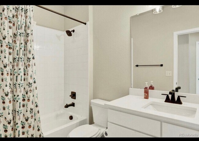 Foto del edificio - Charming 3BR House in Arvada