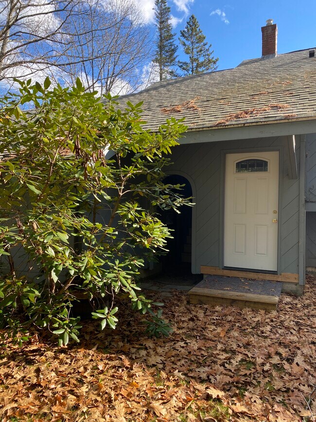 Private entrance - 35 Griffin Ave