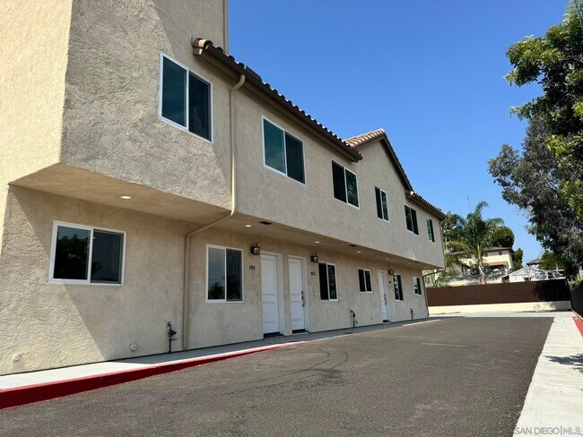 Building Photo - 711 Palm Ave