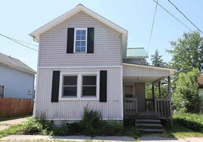 Building Photo - 128 Stebbins St