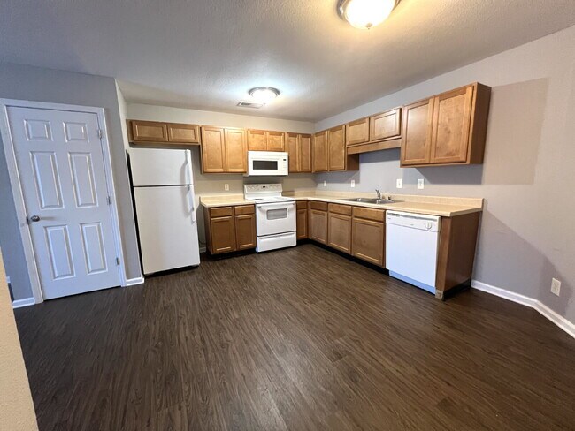 Building Photo - 9103 Pembroke Oak Grove Rd