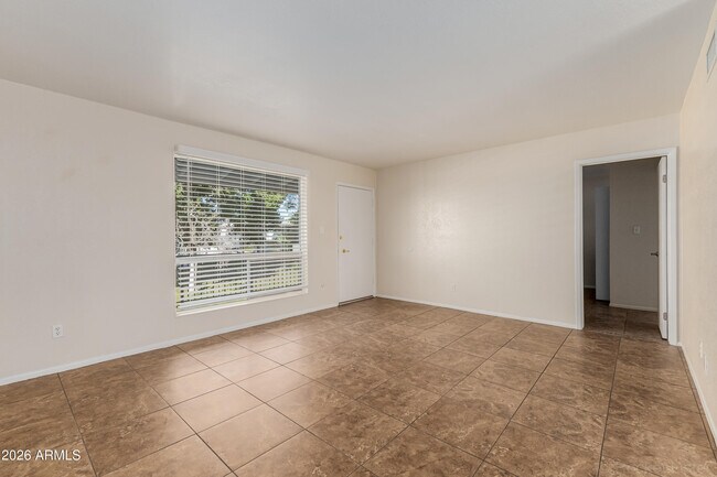Foto del edificio - 7141 N 16th St