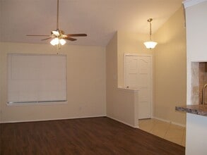 Building Photo - 2617 Knoxville Dr