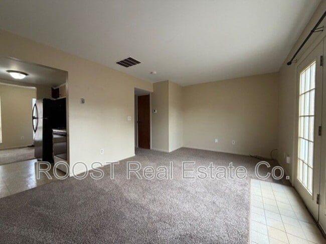 Building Photo - 6881-6887-6887 Emerald Ave