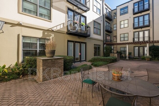 Photo - 5300 Peachtree Rd House