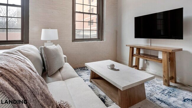 Foto del edificio - 121 S Fremont Ave