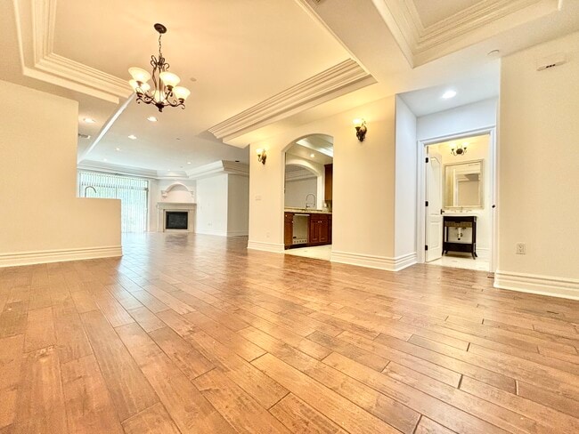 Building Photo - 10640 Woodbridge St. Toluca Lake, CA 91602