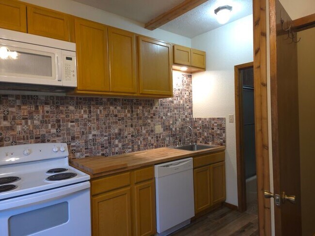 Building Photo - 357 Hubert Ln