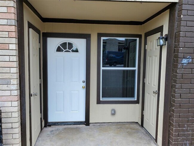 Foto del edificio - 5502 Rose Hill Cir