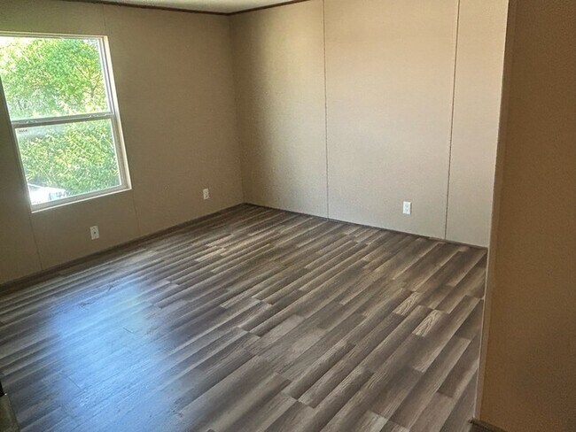 Building Photo - Mobile Home