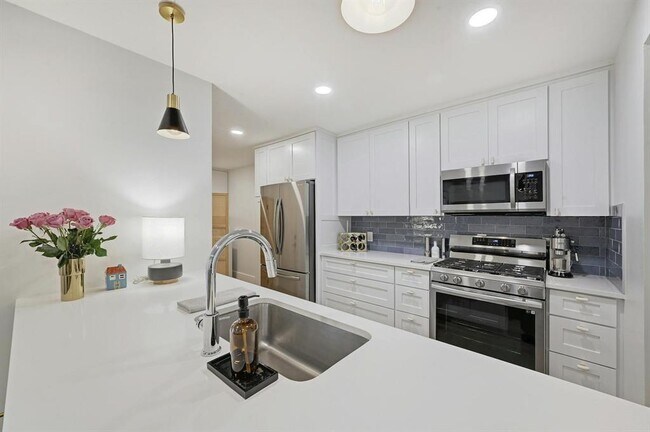 Foto del edificio - 702 Castle Ridge Rd