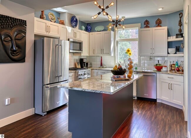 Building Photo - 131 W State St