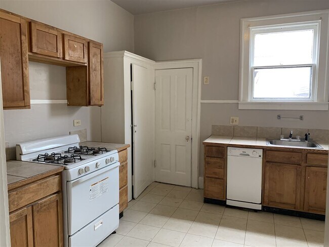 Building Photo - 929 Boone St