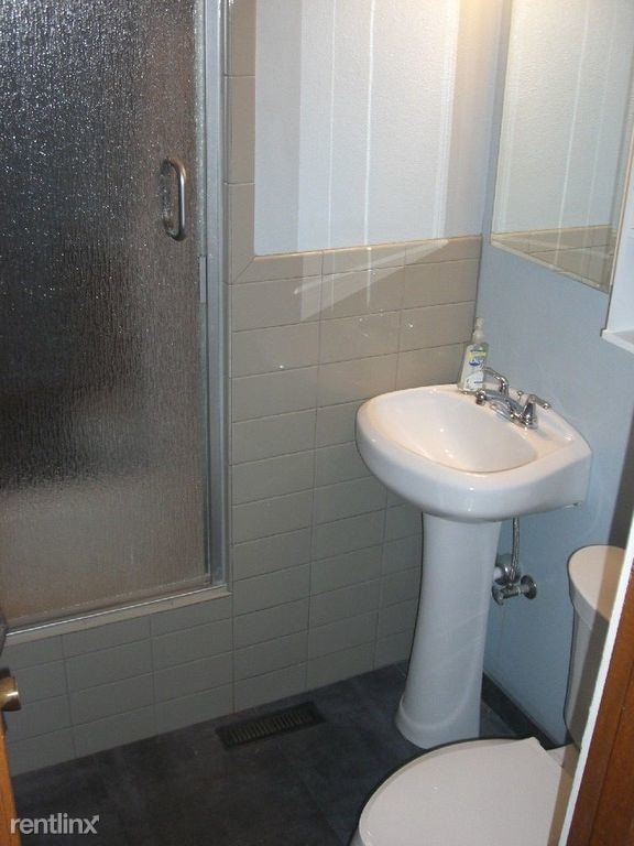 Building Photo - 3 br, 1.5 bath House - 2228 Merchant Way