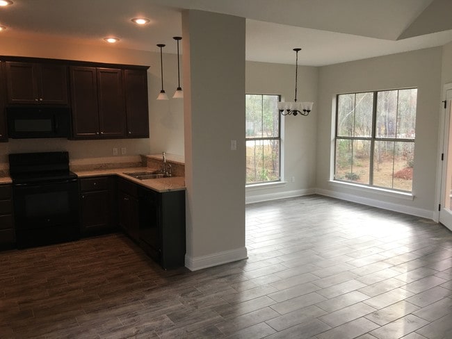 Building Photo - 708 Heavens Dr