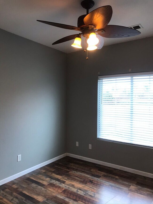 Building Photo - 3 Bedroom 2 Bathroom Home In Southwest Visalia with a Pool and SOLAR!