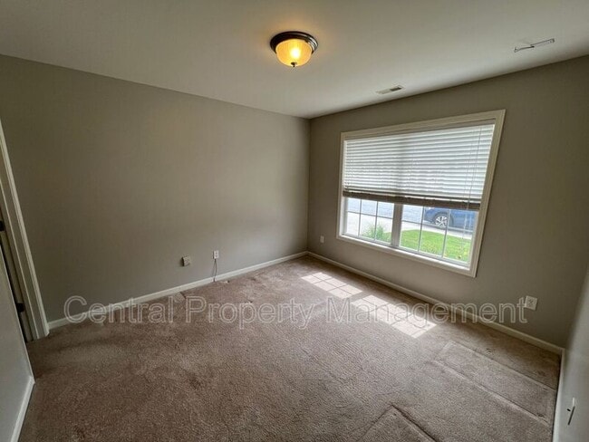 Building Photo - 107 Shalom Dr