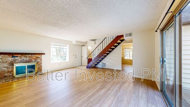 Building Photo - 657 Rinaldo St