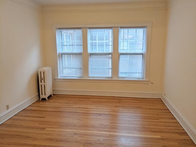 Building Photo - 729 Hinman Ave