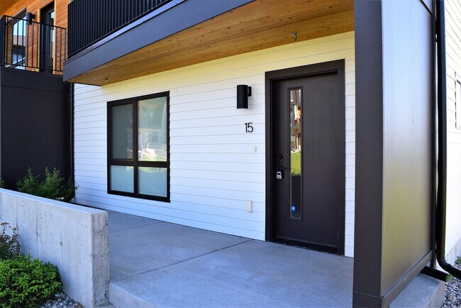 Front Porch - 546 Enterprise Blvd