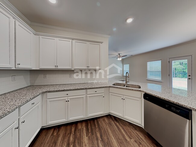Foto del edificio - 625 Woodall Rd