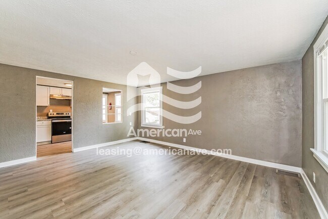 Building Photo - 925 Roosevelt St