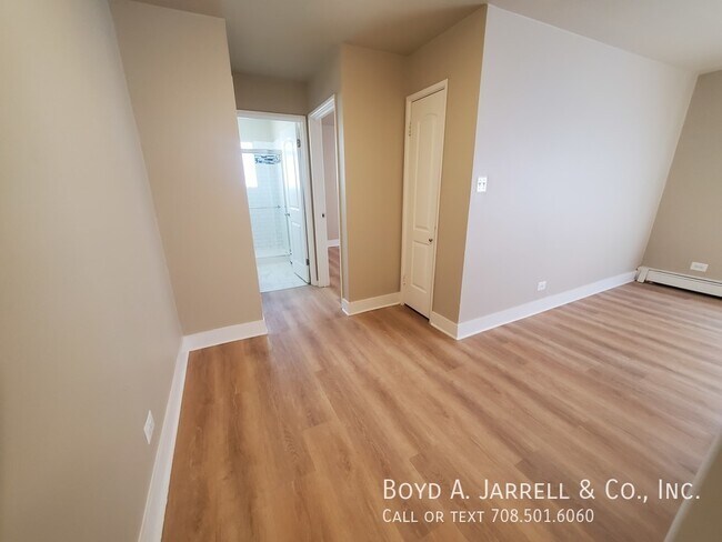 Foto del edificio - Pill Hill: 1br, owner paid heat, free parking