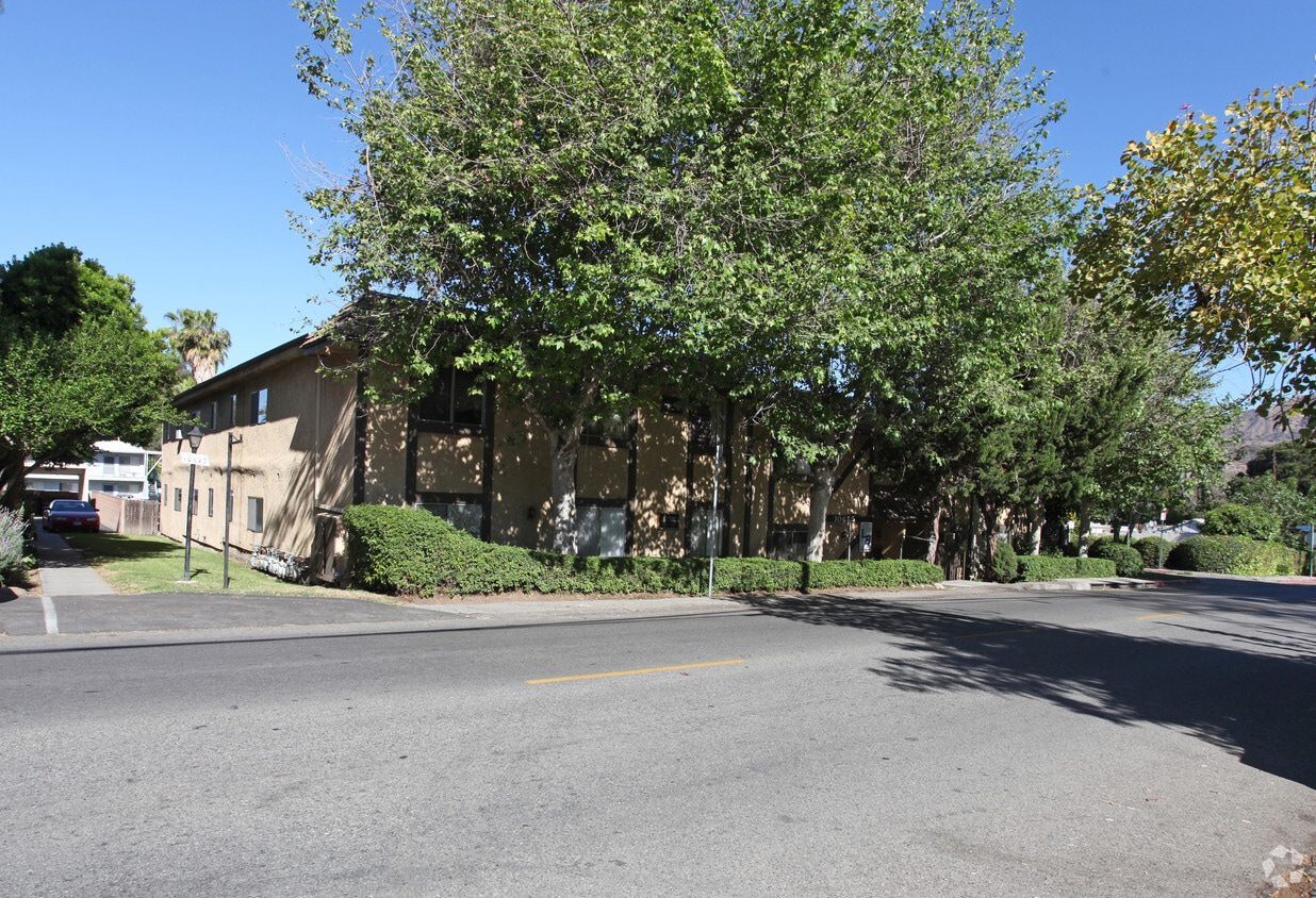 Primary Photo - 10655 Sherman Grove Apartments