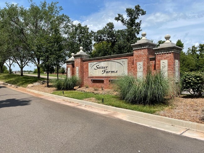 Building Photo - MOVE IN SPECIAL FOR SEPTEMBER MOVE INS! 3 Bedroom, 2 Bath, 2 Car Garage - SELF TOURS AVAILABLE NOW!