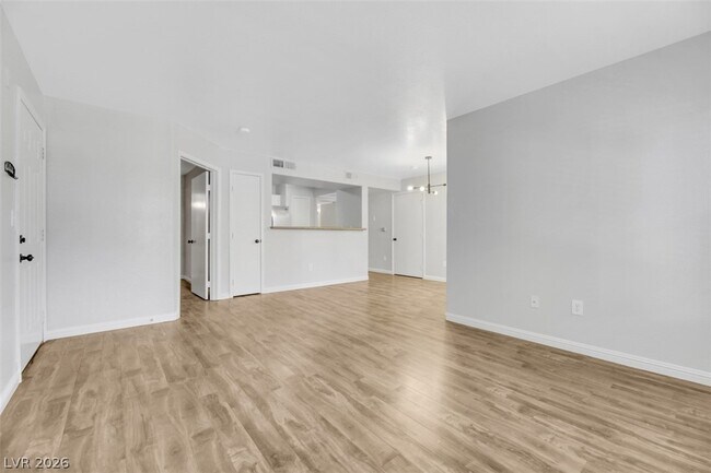 Foto del edificio - 2300 E Silverado Ranch Blvd