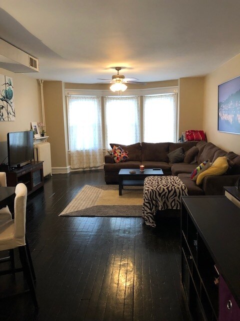 Foto del edificio - 6815 Ridge Ave