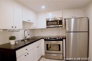 Foto del edificio - 636 NE 63rd St