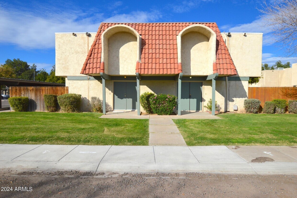 Primary Photo - 6052 W Golden Ln