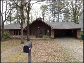 Building Photo - 711 Mimi Ln