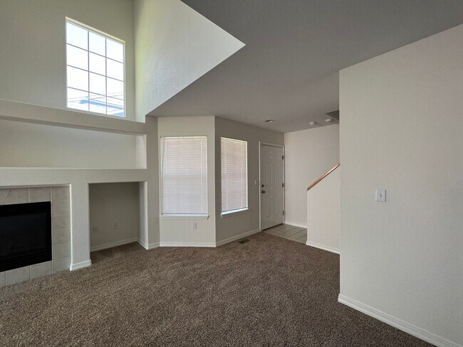 Foto del edificio - Charming 2 Bed/1.5 Townhome in Fabulous Lo...