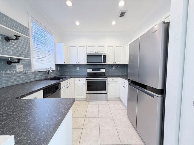 Building Photo - 792 NW 170th Terrace