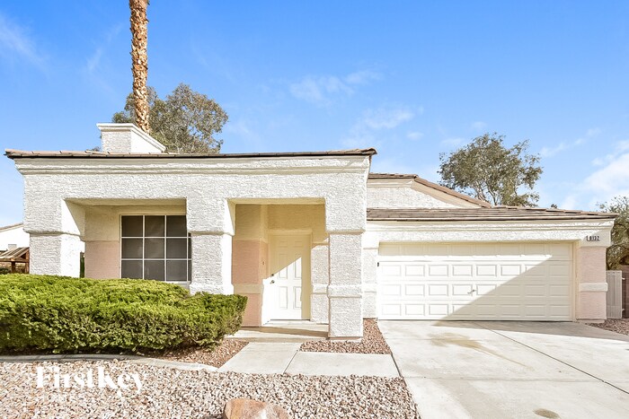 Foto principal - 8132 Chiltern Ave