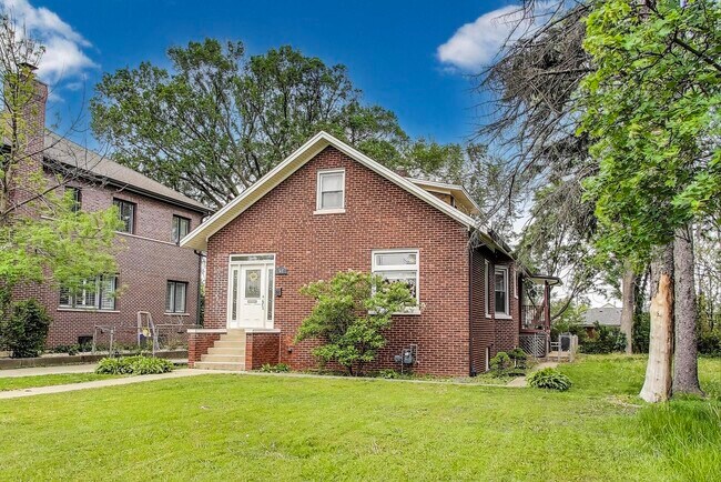Building Photo - 36 E Touhy Ave
