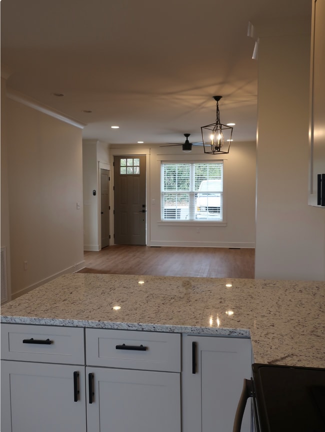 Building Photo - 2741 Jersey Ave