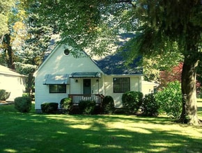 Building Photo - 1607 Clifford Dr
