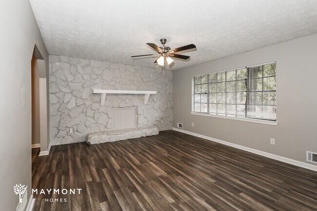 Foto del edificio - Spacious 5-Bedroom Split-Level Home in Riverdale, GA