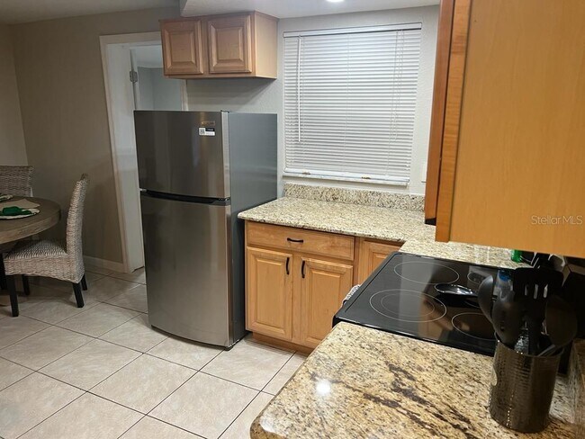 Building Photo - 1427 Viking Dr