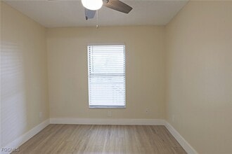 Building Photo - 5331 Summerlin Rd