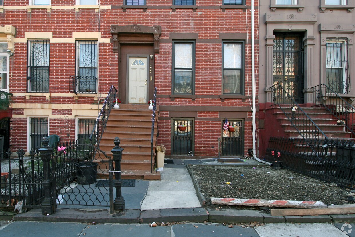 Building Photo - 786 Quincy St