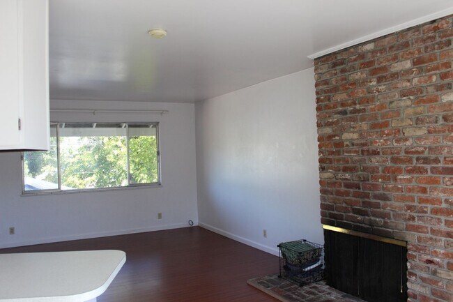 Foto del edificio - Charming 3-Bedroom Apartment