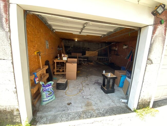 Building Photo - Spacious Newly Constructed  4 Bed 2 Bath T...