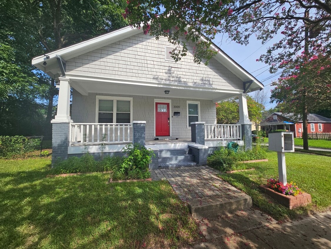 Photo - 3000 Peronne Avenue