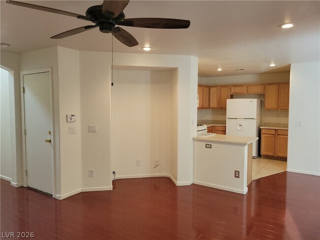 Building Photo - 9275 Hollander Ave